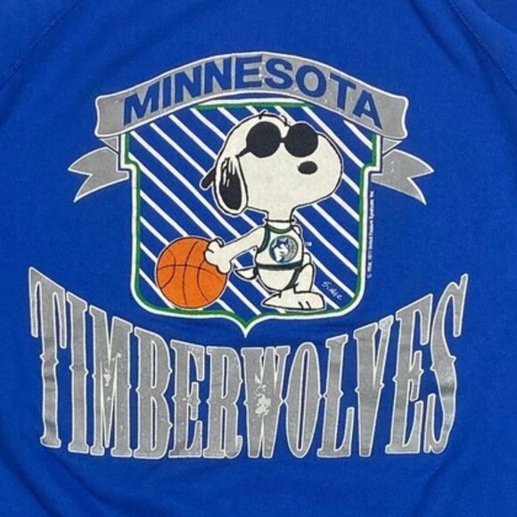 Retro Minnesota Timberwolve X SNOOPY Sweatshirt , Minnesota Timberwolve - Picture 2 of 4